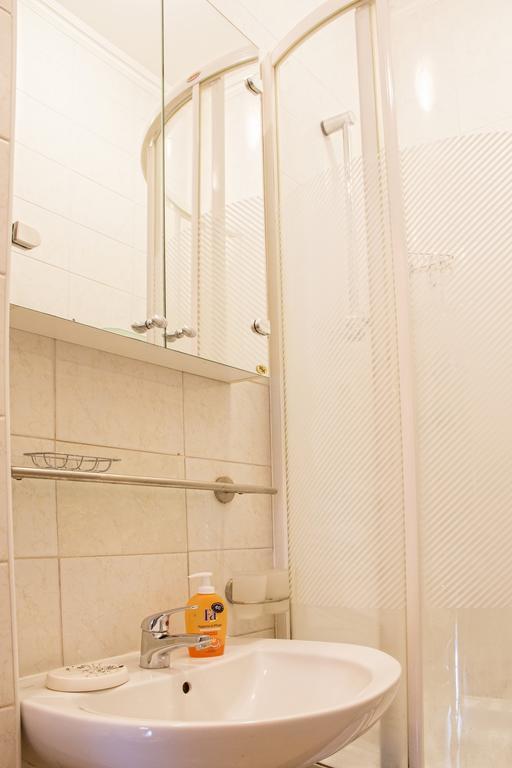 Kyiv Apartment In The City Center On Turgenevskaya Street Kültér fotó